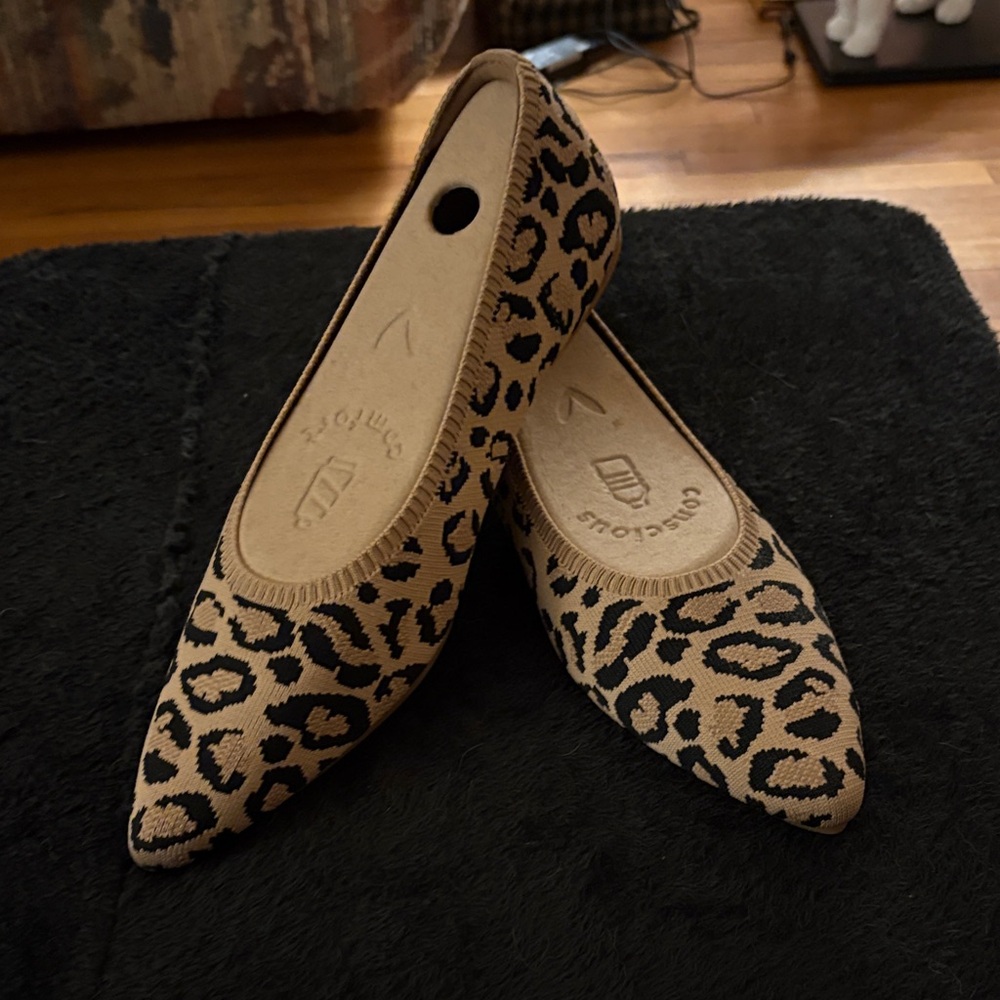 Chic Leopard Print Women's Flats